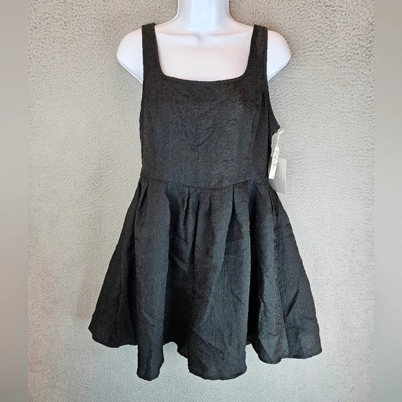 Chelsea 28 Womens Black Mini Romper Sz M Pockets Puckered Textured - Picture 2 of 14